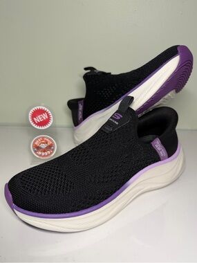 NWT Skechers - Size 5.5 - Women' Shoes Skech Cloud Dreamy Hues - Pull On 150564